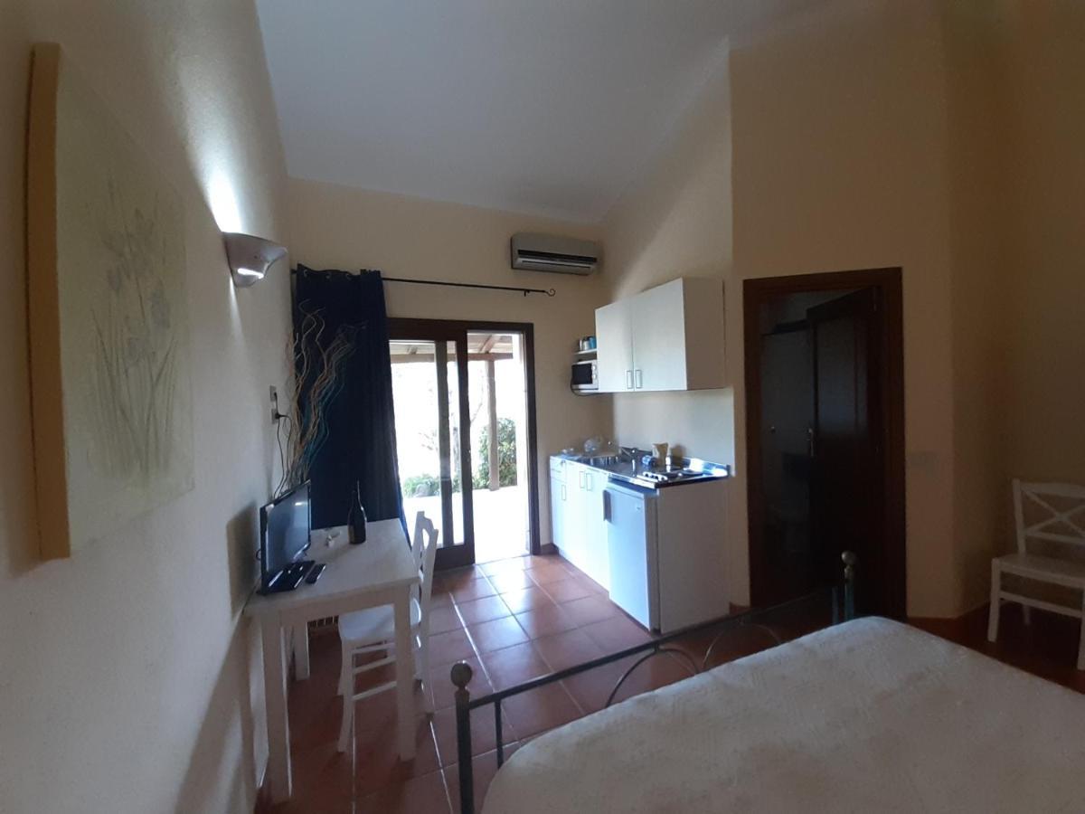 Agriturismo Campesi Casale Tra Le Vigne Aglientu Luaran gambar