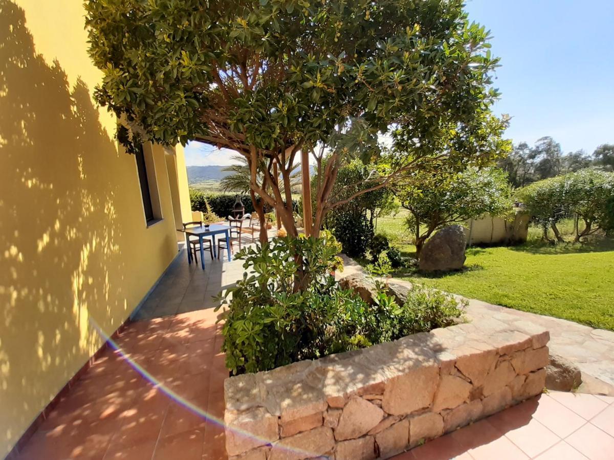 Agriturismo Campesi Casale Tra Le Vigne Aglientu Luaran gambar