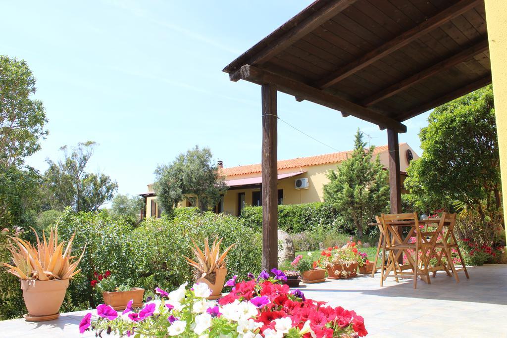 Agriturismo Campesi Casale Tra Le Vigne Aglientu Luaran gambar
