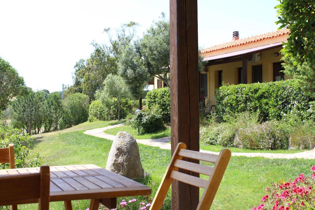Agriturismo Campesi Casale Tra Le Vigne Aglientu Luaran gambar