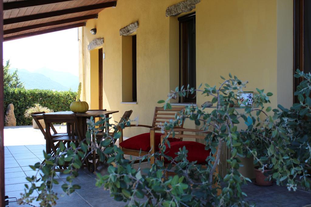 Agriturismo Campesi Casale Tra Le Vigne Aglientu Luaran gambar