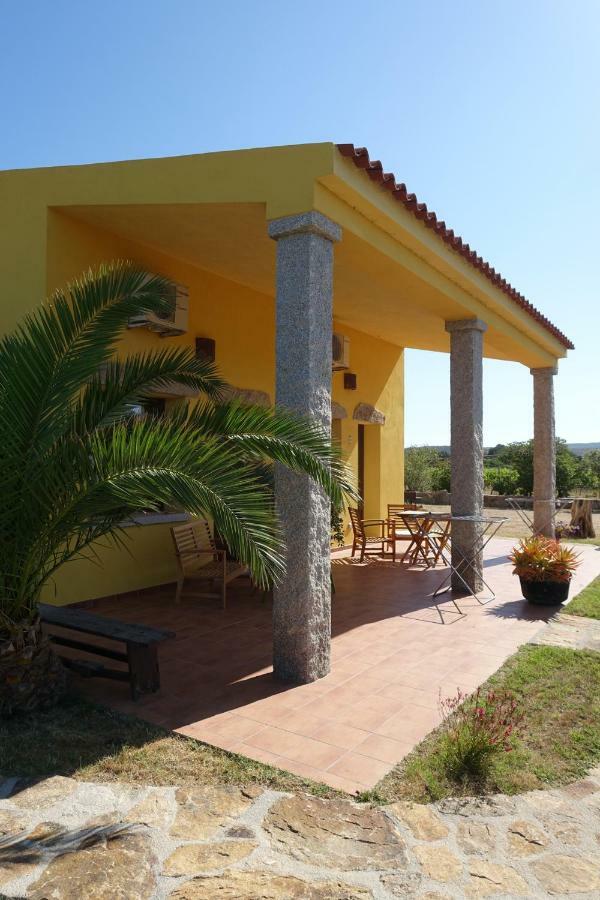Agriturismo Campesi Casale Tra Le Vigne Aglientu Luaran gambar
